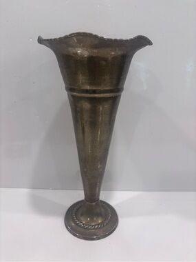 Vintage pewter/metal trumpet case 12” scalloped fluted rim twist base